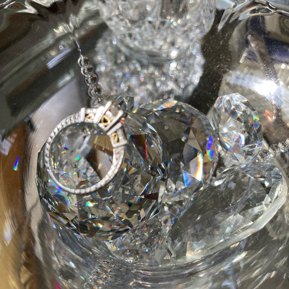 Platinum engagement ring - Picture 3 of 5